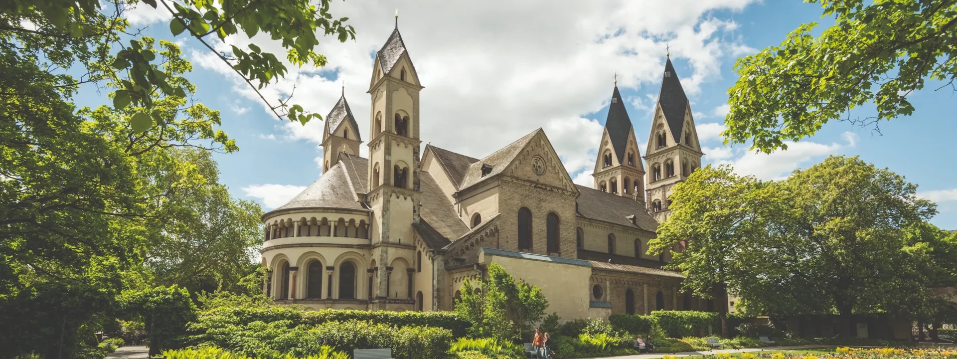 Ansicht von Basilika St. Kastor vom Blumenhof © Koblenz-Touristik GmbH, Dominik Ketz Ansicht von Basilika St. Kastor vom Blumenhof © Koblenz-Touristik GmbH, Dominik Ketz