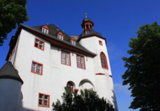 Die Alte Burg in Koblenz mit blauem Himmel ©Koblenz-Touristik GmbH