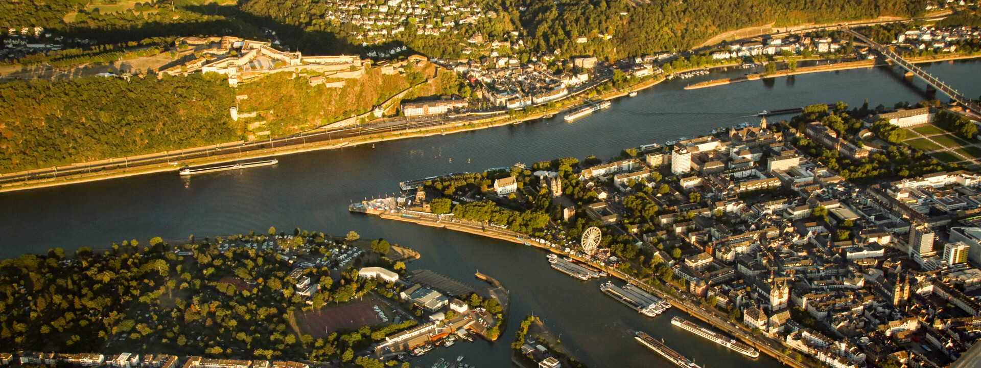 Luftaufnahme von der Festung Ehrenbreitstein mit Blick auf das Deutsche Eck, die Altstadt und die nähere Umgebung. ©Koblenz-Touristik GmbH, Johannes Bruchhof