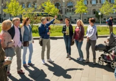 F&uuml;hrungsgruppe vor dem Preu&szlig;ischen Regierungsgeb&auml;ude in Koblenz &copy; Koblenz-Touristik GmbH, Dominik Ketz